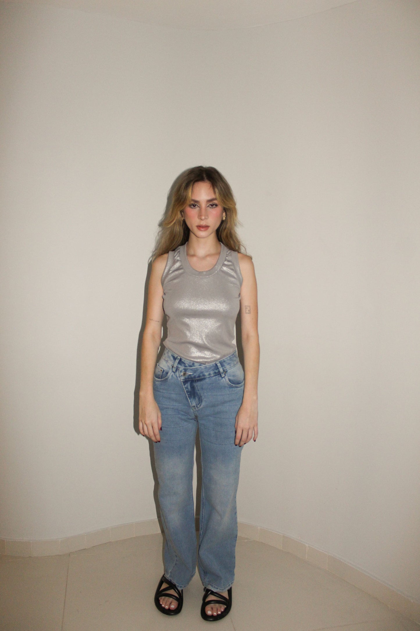 Criss-cross Jeans