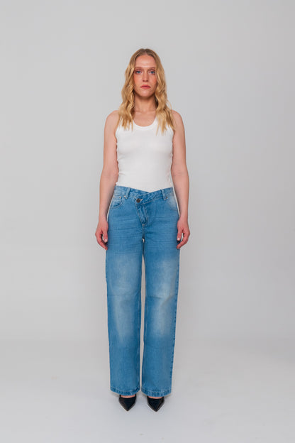 Criss-cross Jeans