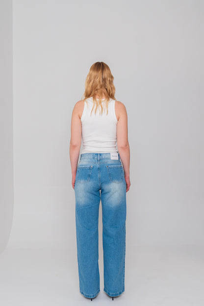 Criss-cross Jeans
