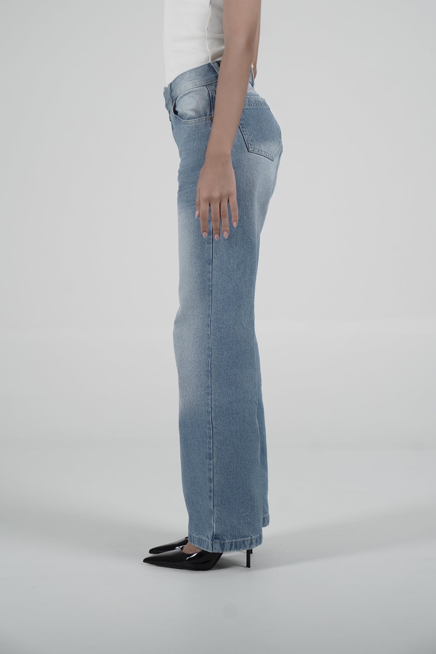Criss-cross Jeans