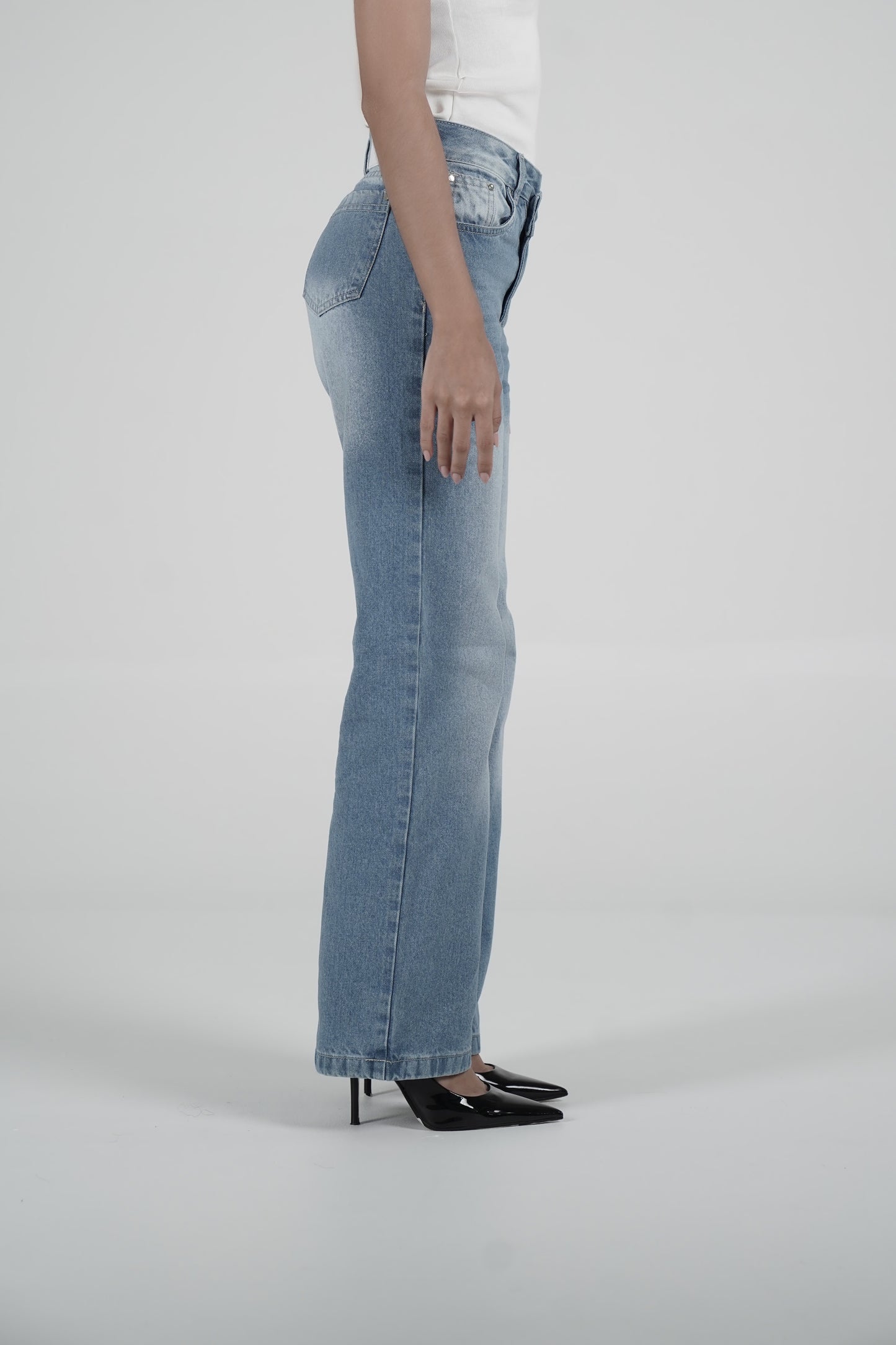 Criss-cross Jeans